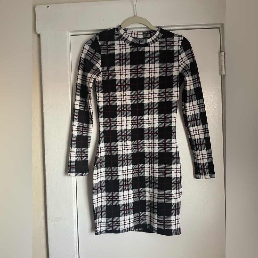 Grey, red and‎ white plaid long sleeve mini dress size medium